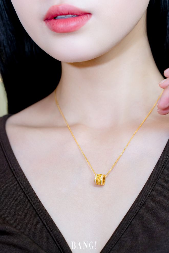 潮宏基襄阳首家非遗花丝概念店,潮宏基花丝工艺探店视频