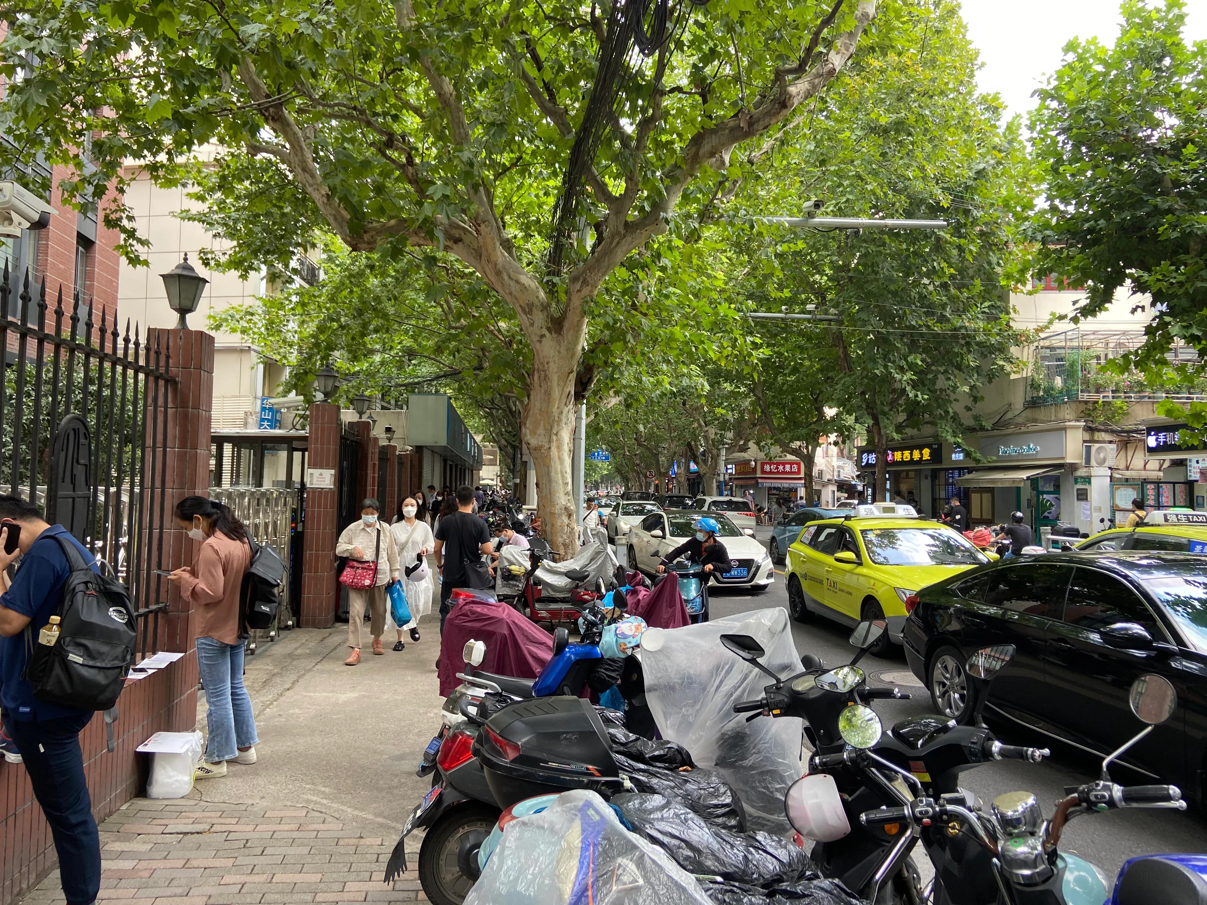 后疫时代的乌鲁木齐中路，人生海海，生活一半烟火，一半释然