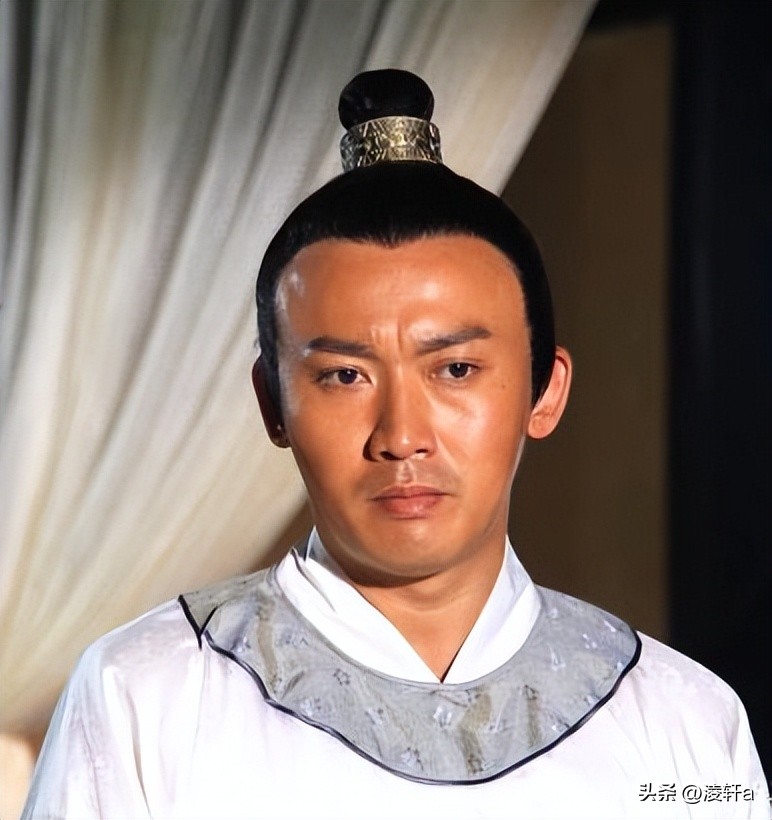 装傻30余年,被宦官当成痴呆扶上皇位,一道圣旨让他们后悔不已