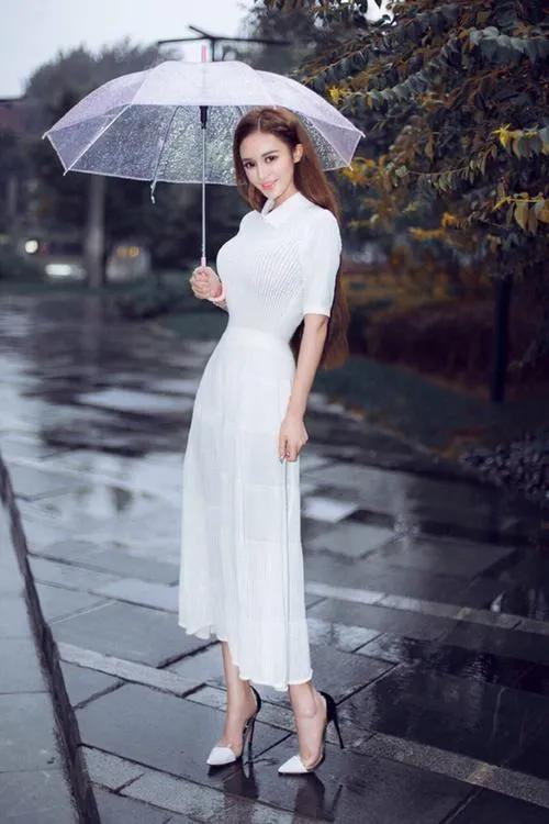 雨中漫步的佳人,雨中漫步佳人