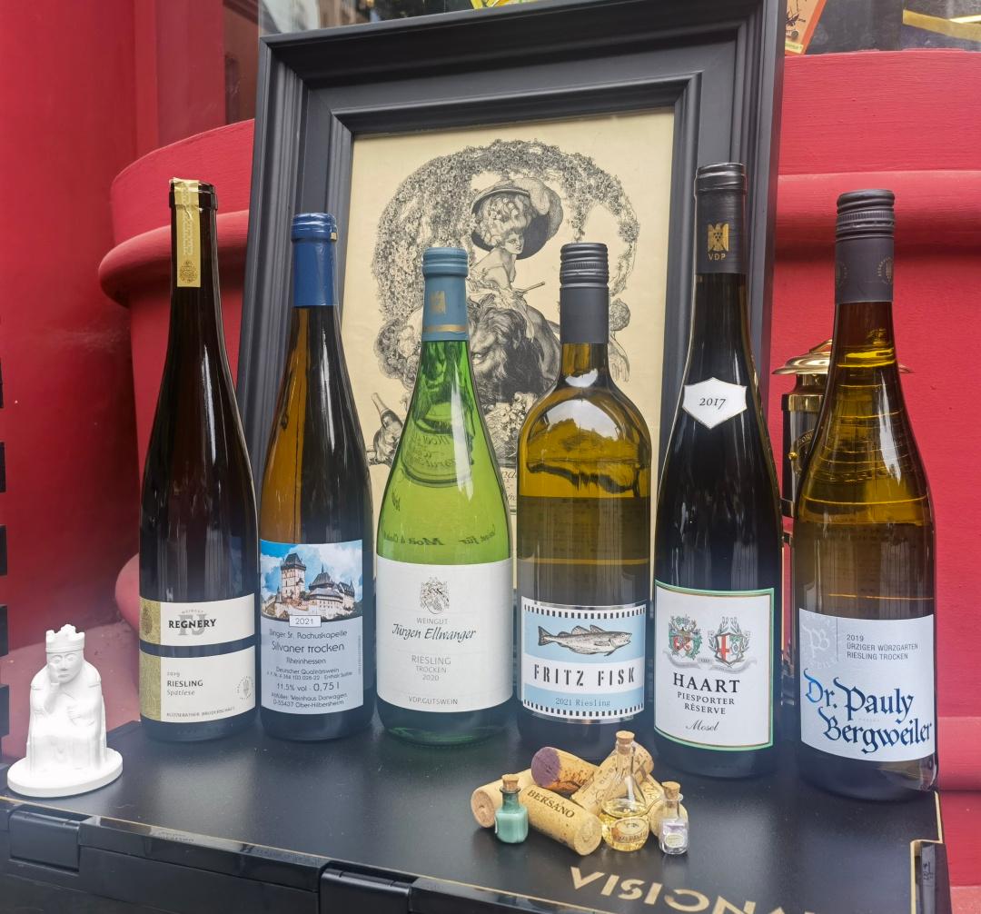 HOLA!Bars|成都东门新晋wineshop，看这届年轻人开店如何破圈