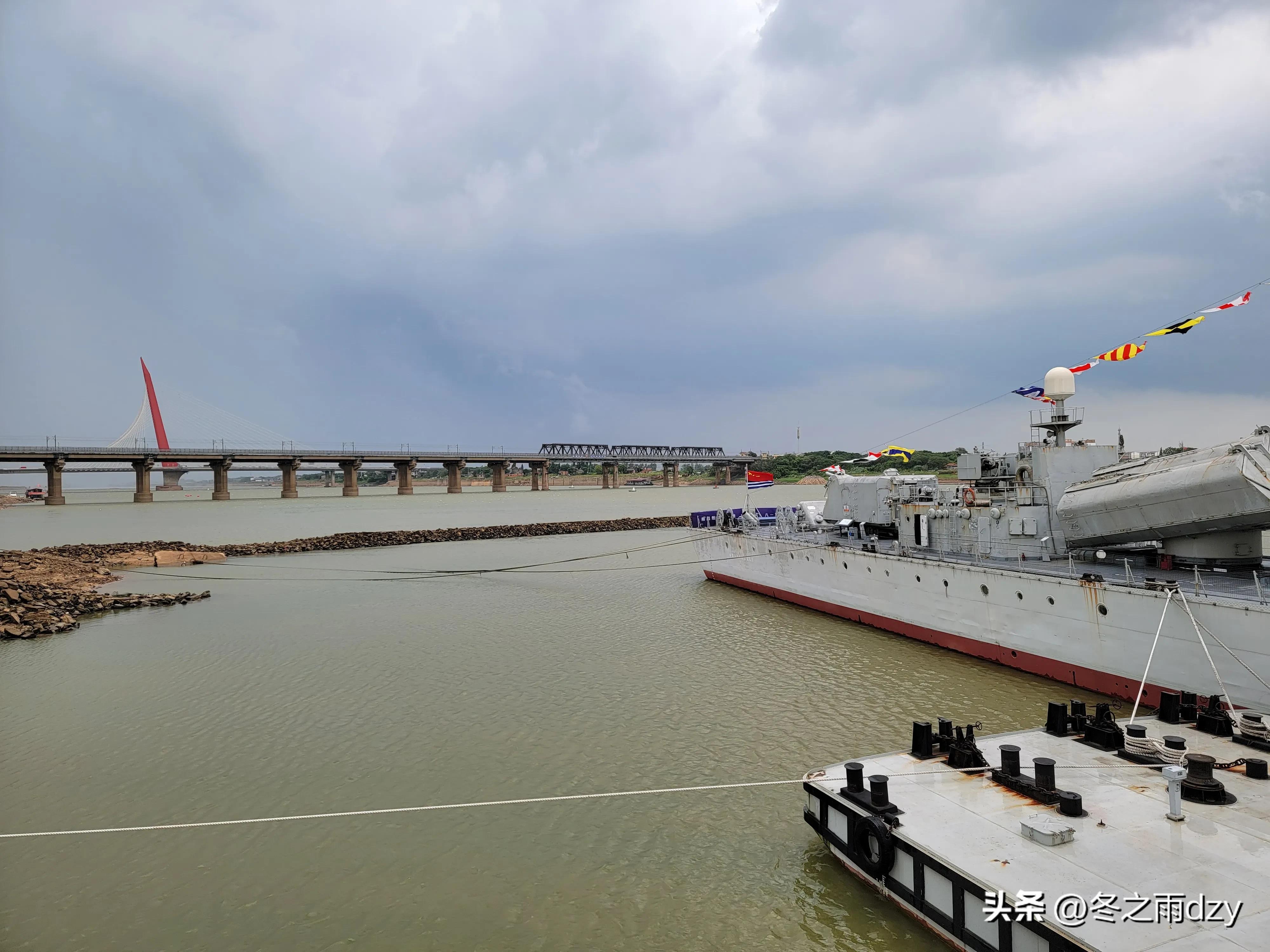 南昌舰主题园凤凰洲湿地公园,凤凰洲建军广场