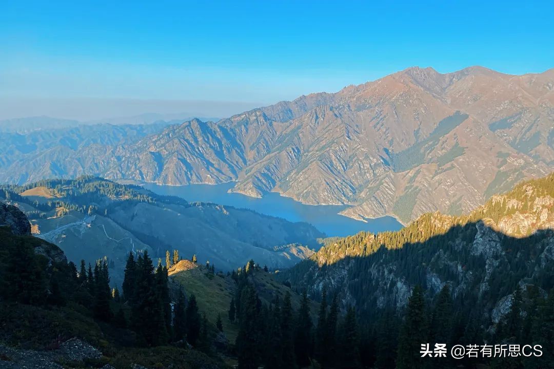 去新疆旅游的美女,去苏州旅游的女人