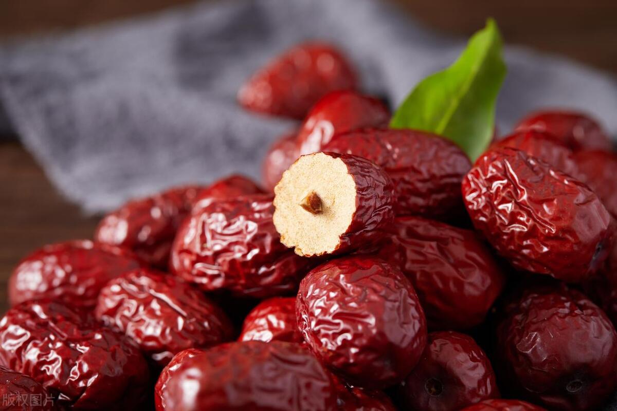 干红枣和新鲜红枣有什么区别,怎样挑选大枣大红枣