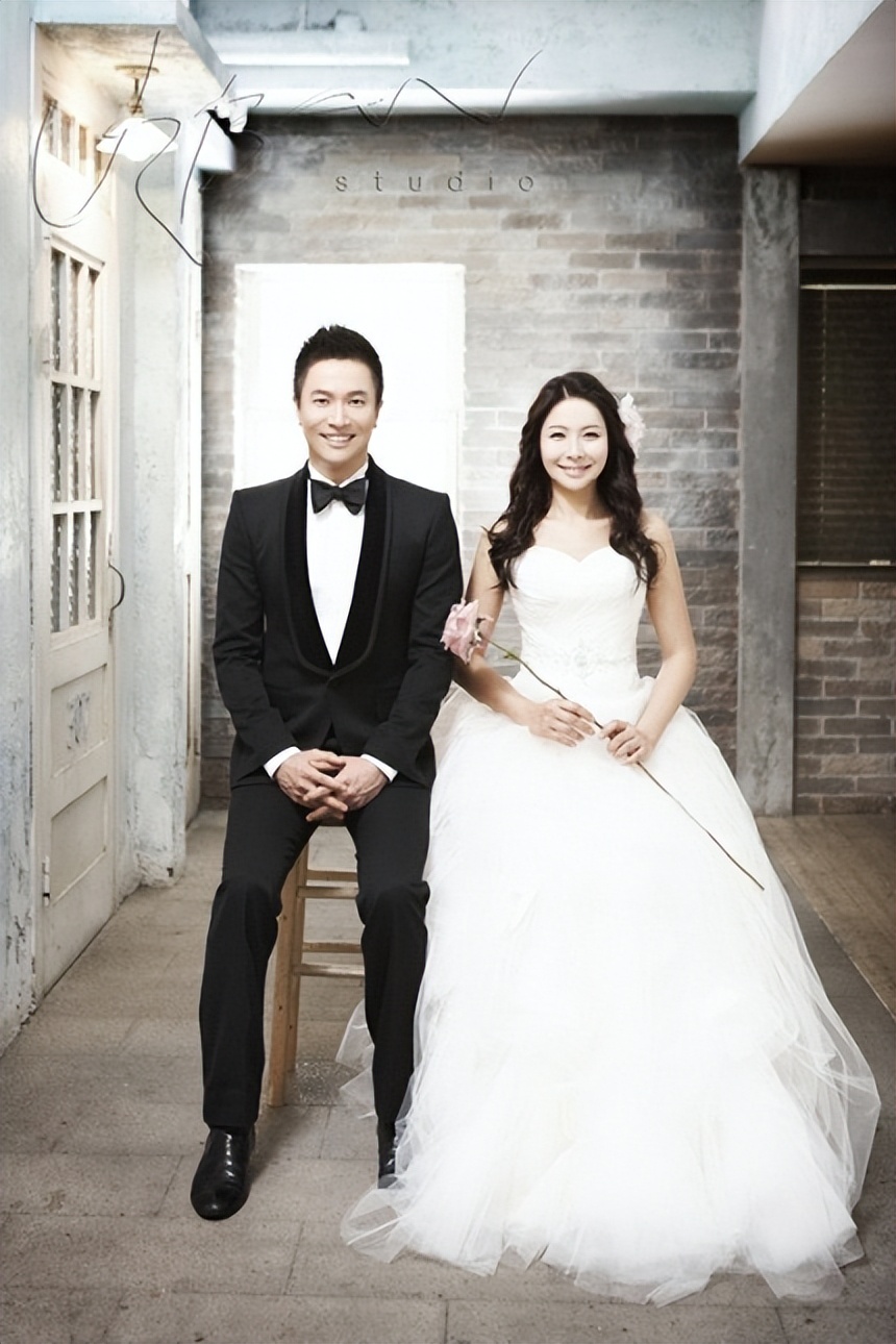 宋仲基和韩国明星恋情,宋仲基与英国女友已交往一年多