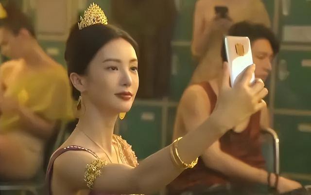 孤注一掷安娜被拔指甲后续,孤注一掷安娜被扎片段