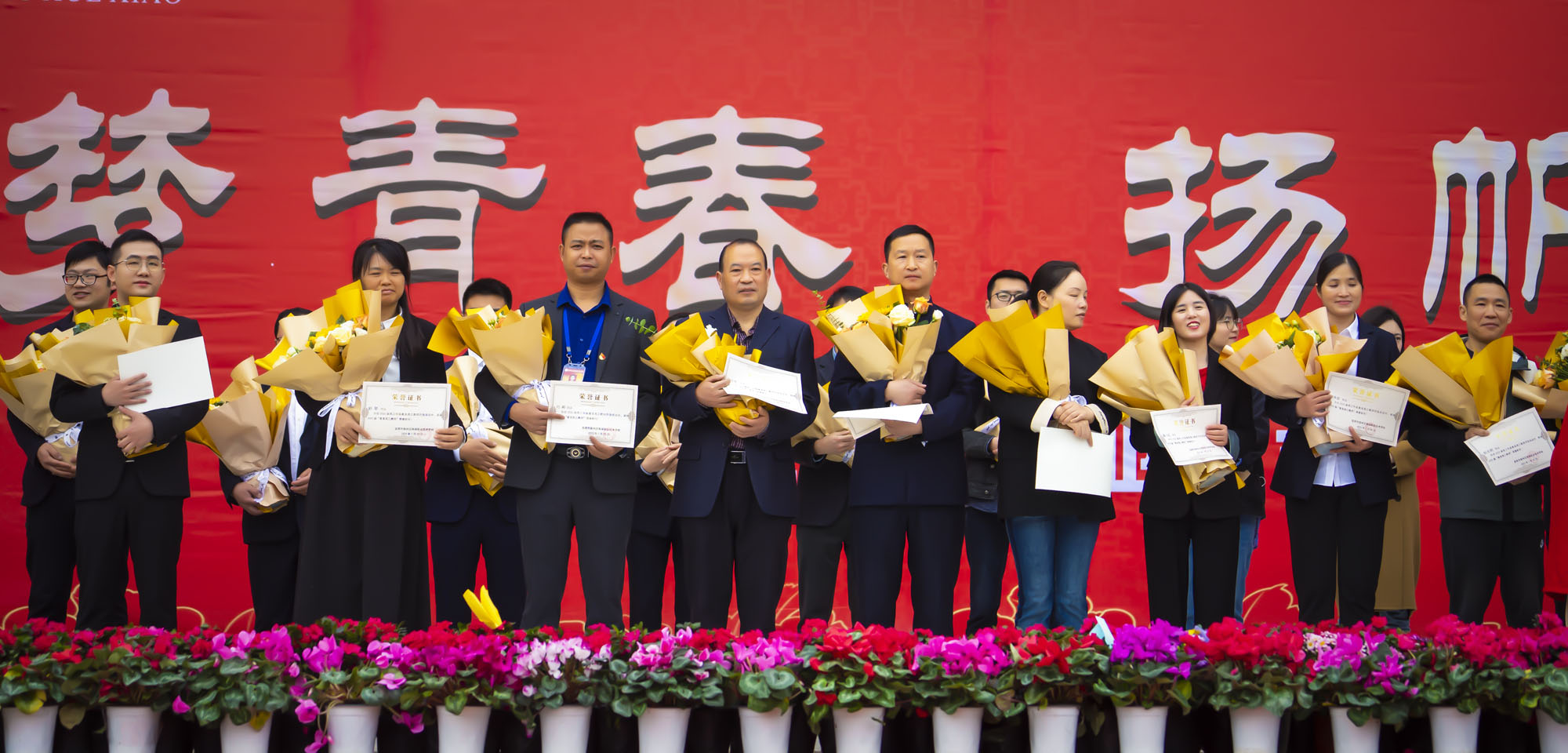 楂樹笁姣曚笟鍏哥ぜ瀹滃瀛︽牎,閫愭ⅵ闈掓槬鎵竼杩滆埅