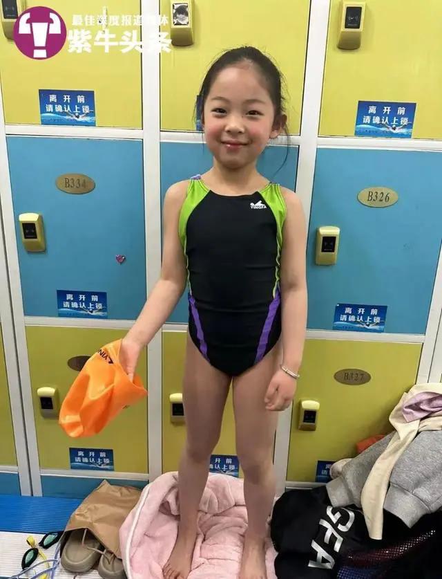 一分钟拍球儿童,六岁女孩一分钟用脚拍打瑜伽球