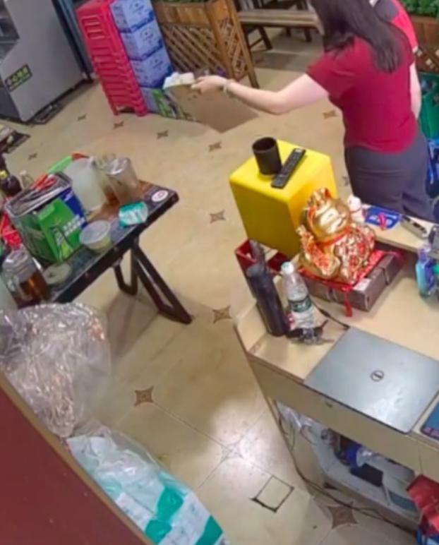 妈妈把学籍档案拆了,毕业档案被妈妈拆了