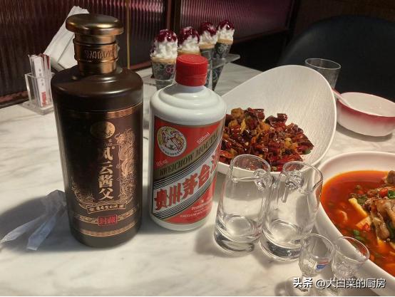 近年来越来越多的日本人到中国,日本国庆假期大量游客涌入