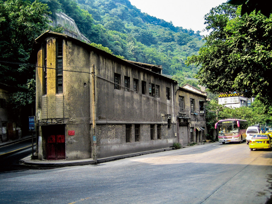 李子坝附近网红打卡地小黄楼,光明彩虹桥网红打卡地