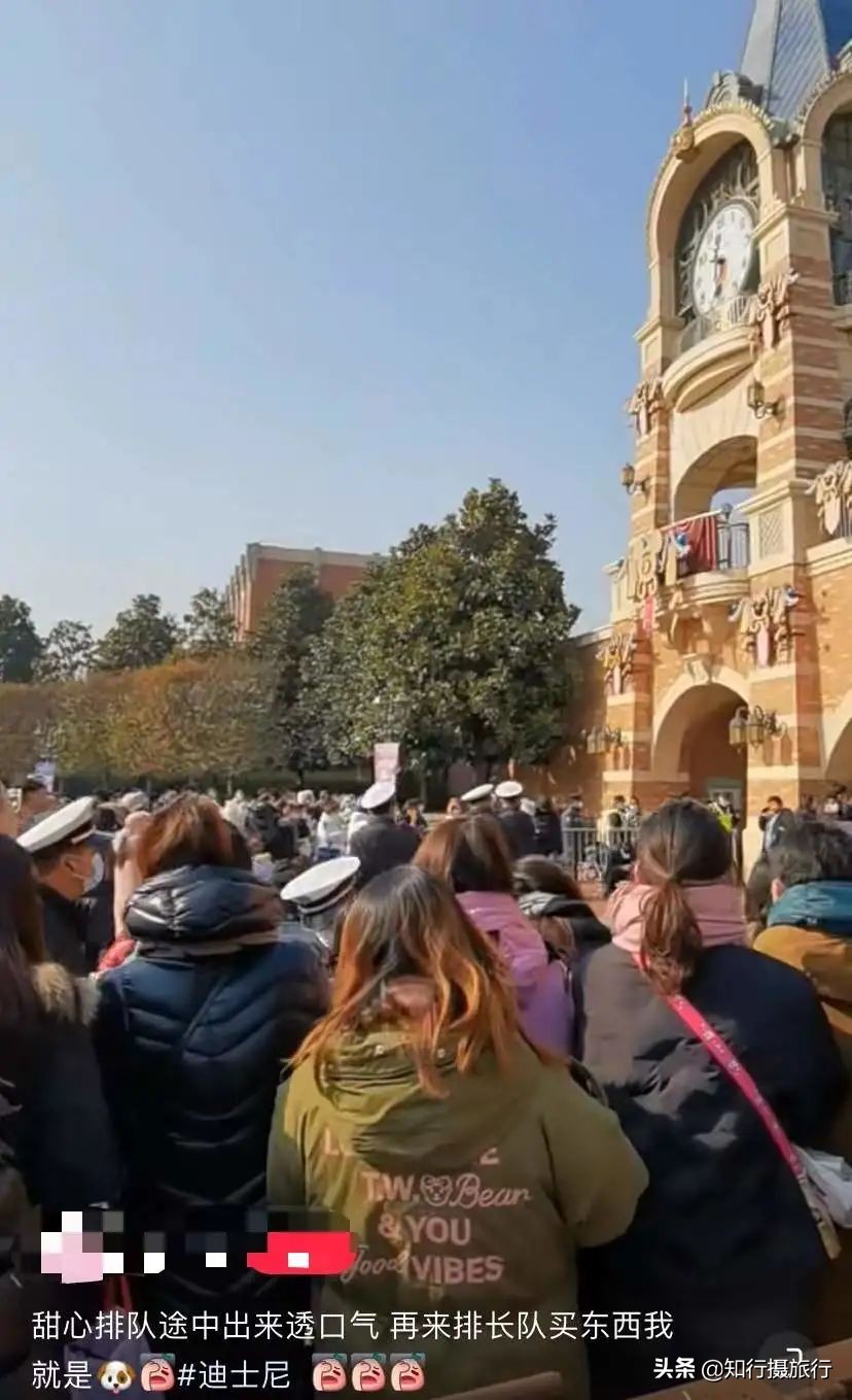 迪士尼买玩偶憋到尿血事件分析,迪士尼排队买玩偶一男子当场崩溃