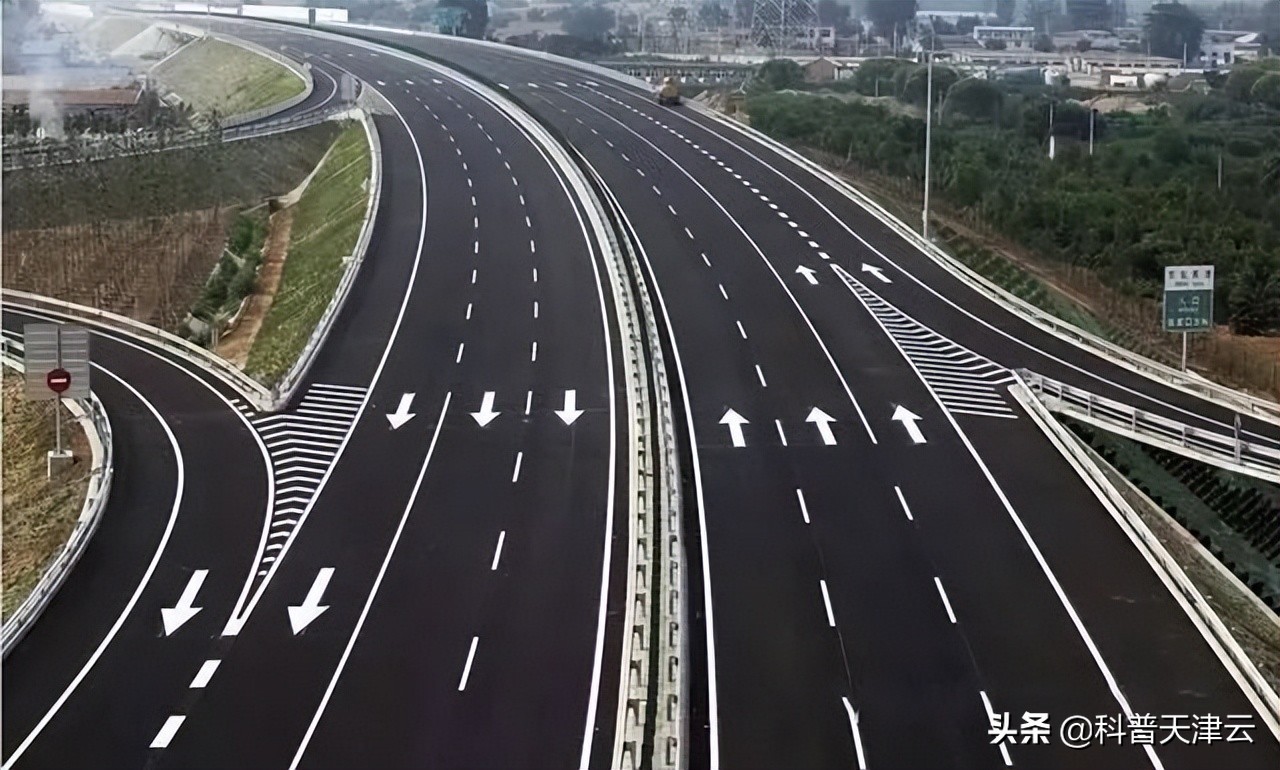 高速没有路灯,为什么高速没有路灯还很亮