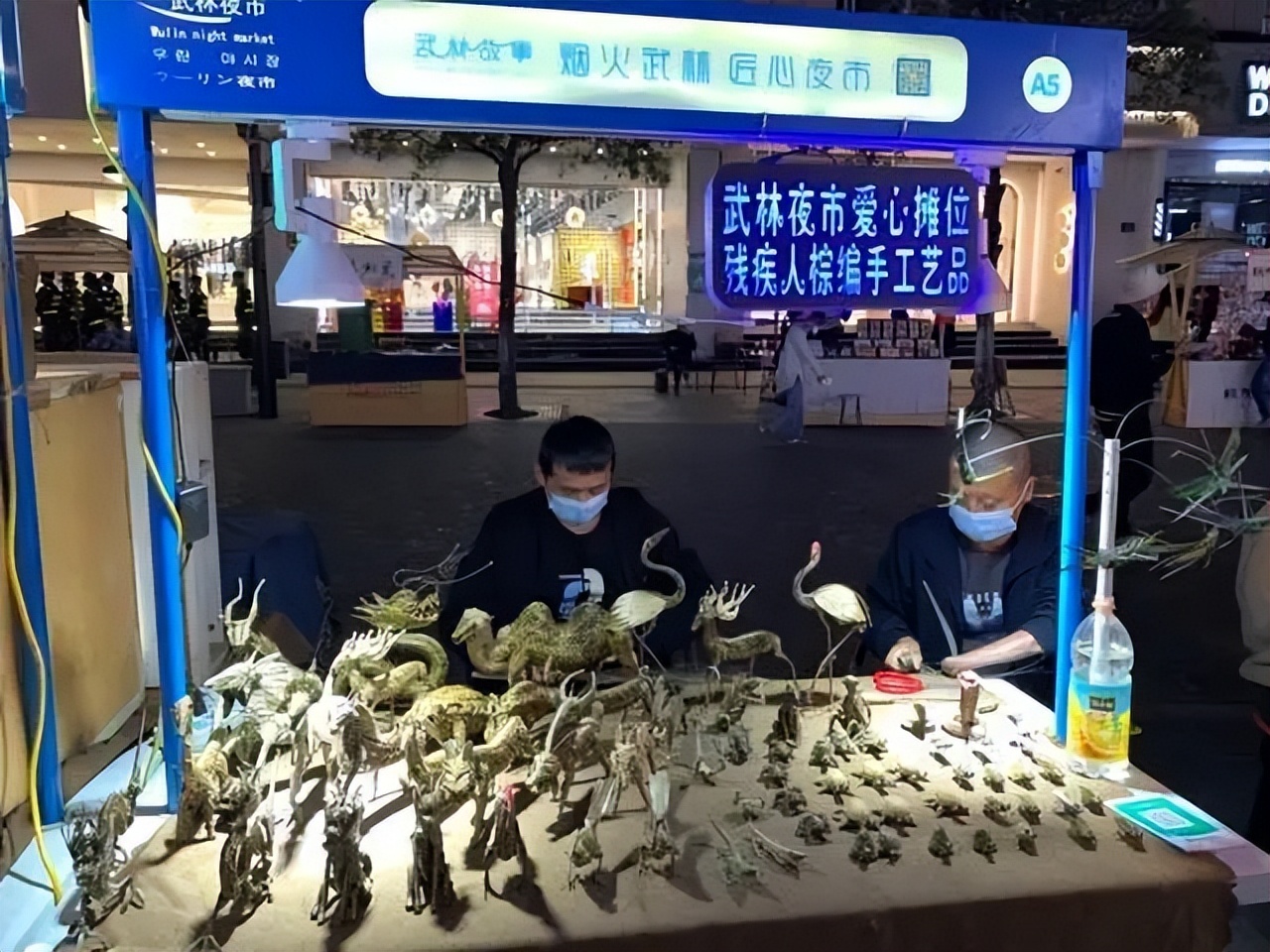 瘫痪女孩做黏土,截瘫女孩坚持苦学12年