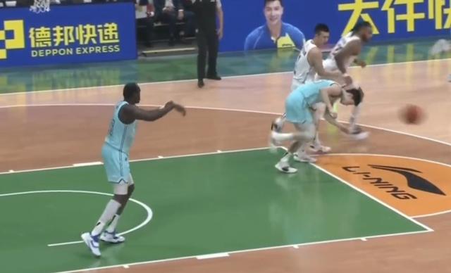 cba付豪肘击处罚结果,付豪勾拳