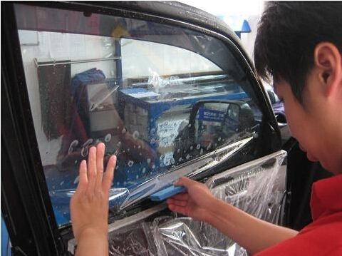 在4s店买的汽车玻璃贴膜靠谱吗,4s店汽车玻璃贴膜需要注意什么