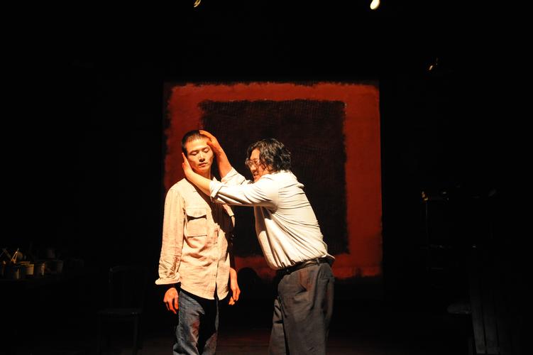 关于华语电影中的女性叙事的研究，并以毕业作品《花儿》为例