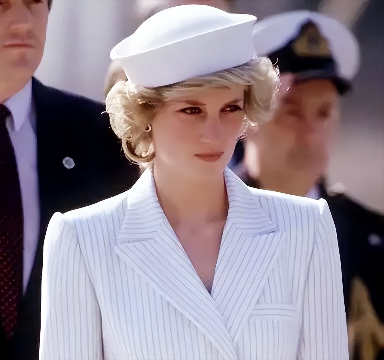 戴安娜查尔斯96年离婚,戴安娜离婚一年后的生活