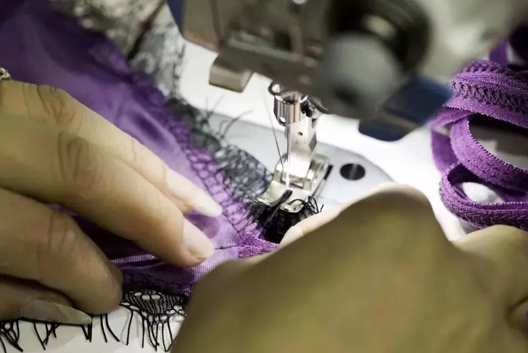 情趣内衣背后，一群神秘的大妈