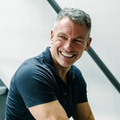 2022全球30位热门女装服装联名设计师和艺术家