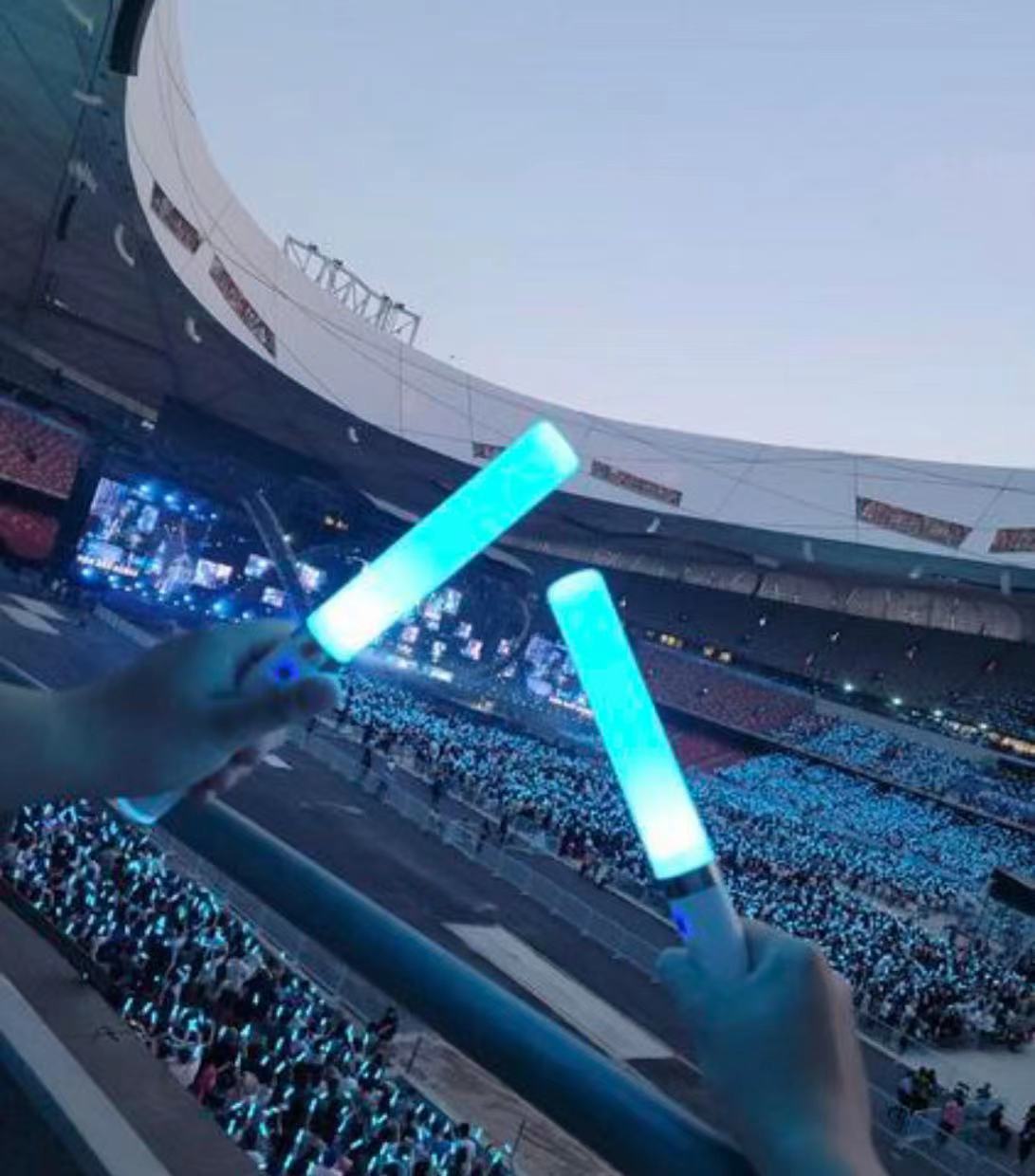 价格几年暴涨三倍“韭菜真香”还是“青春纪念”？140元荧光棒背后的粉丝经济