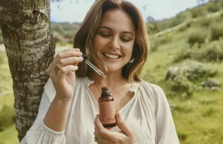 明星卖化妆品成本几块钱,明星卖的化妆品为什么那么便宜