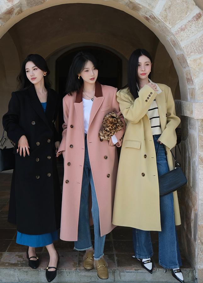 秋冬素色大衣太单调这样穿更高级,黑色大衣冬季怎么穿出时髦感