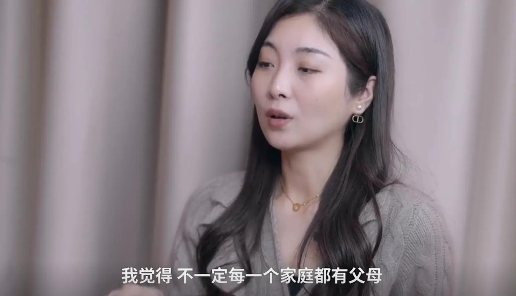 女模特10万元养三胞胎,30岁女模特生下三胞胎