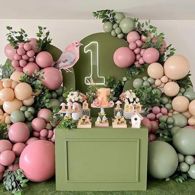 生日蛋糕流行装饰,生日蛋糕装饰多但不幼稚