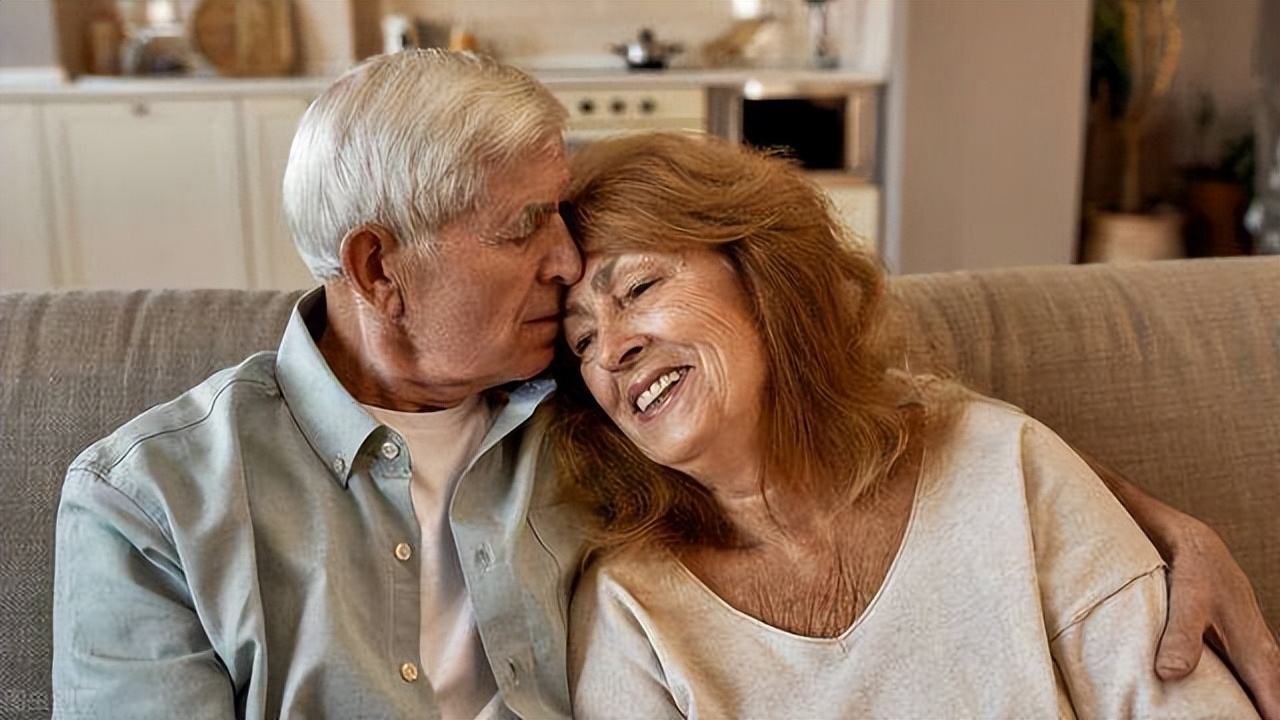 烤瓷牙和全瓷牙的区别看上去假吗,烤瓷牙和全瓷牙价格差多少