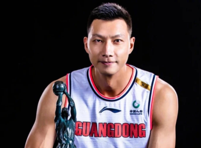 广东男篮历史最强阵容：杜锋入选，易建联当之无愧，外线有争议