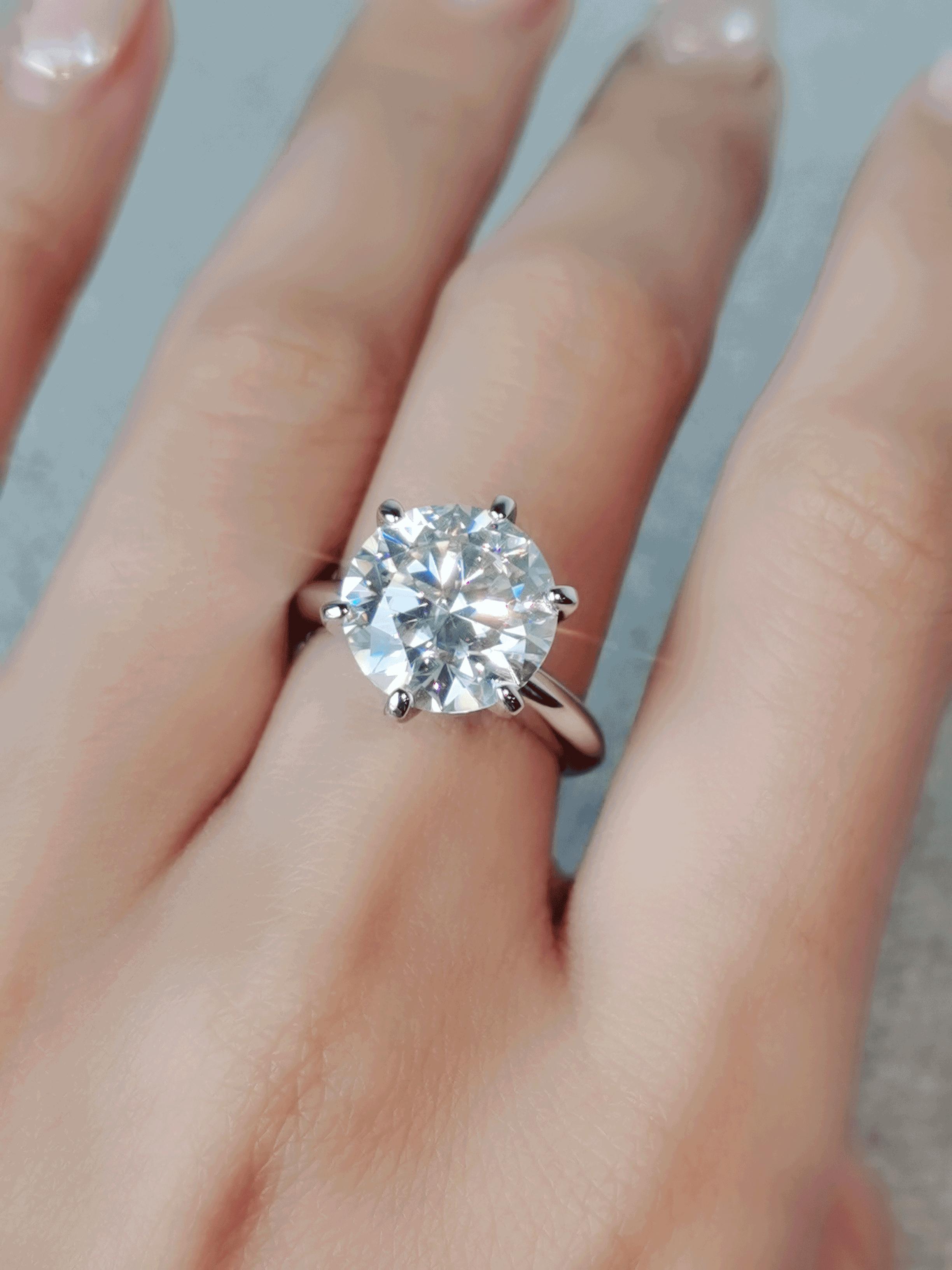 比利时魔星钻跟美国莫桑钻哪个好 (莫桑钻与魔星钻哪个好)