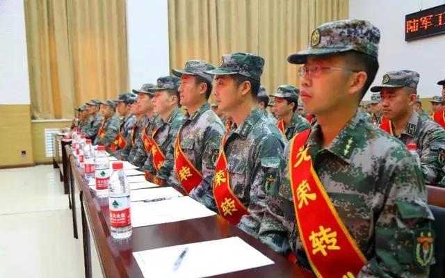 30年军龄正团转业还是退休,22年军龄正营转业拿多少钱