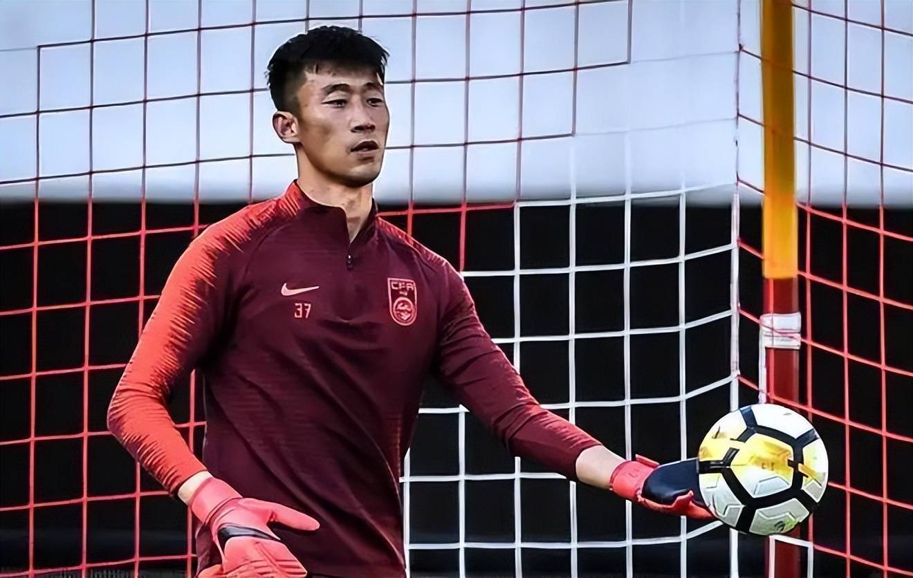 国足前主帅被带走调查超1个月，三人落网！李铁事件全盘整理如下