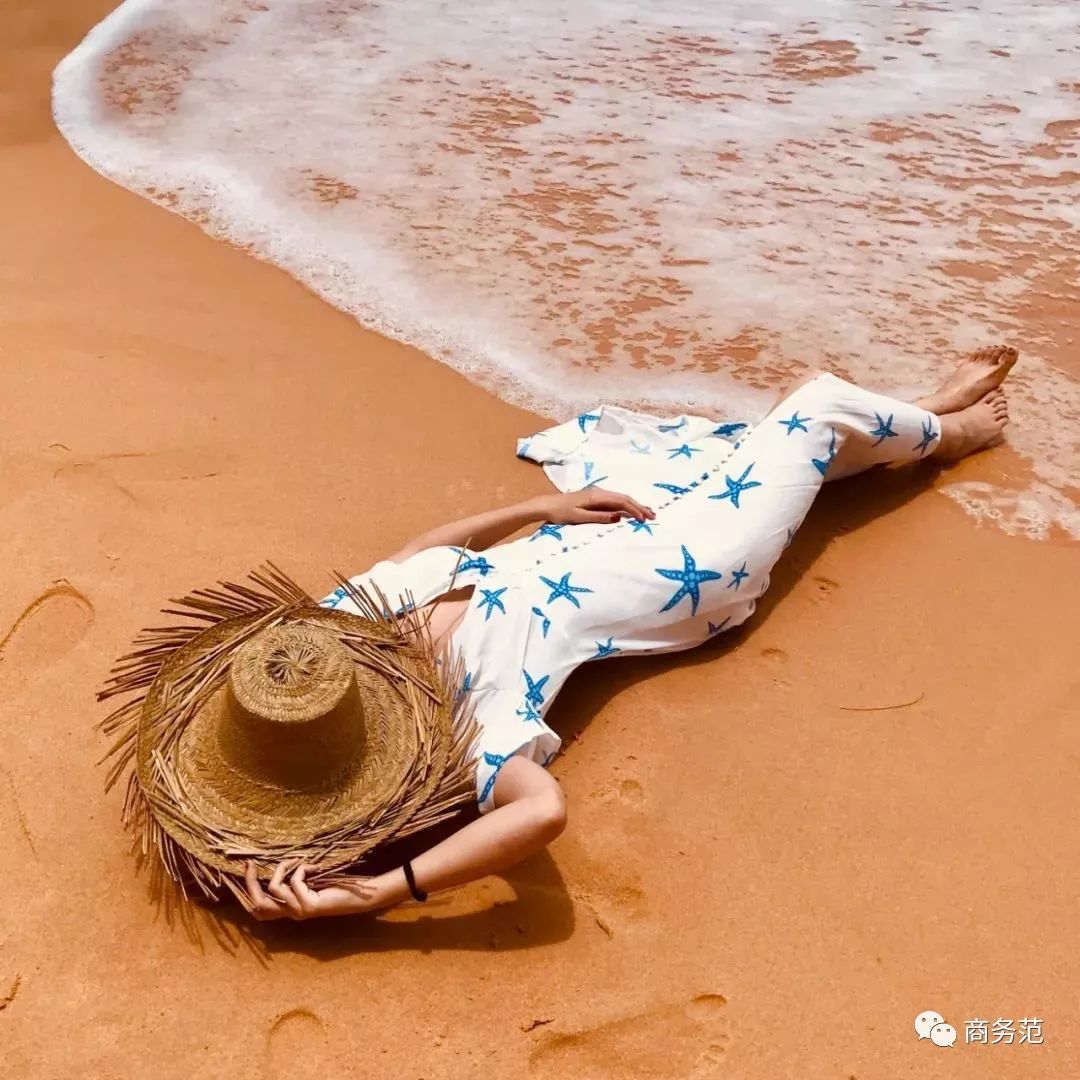 孟晚舟穿的白色连衣裙是什么品牌,孟晚舟同款连衣裙大码