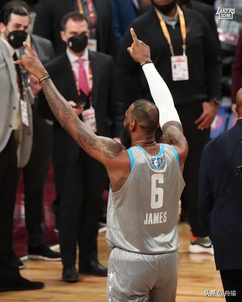 詹皇领衔众球星惊呼库里,nba评论詹姆斯隔扣加内特