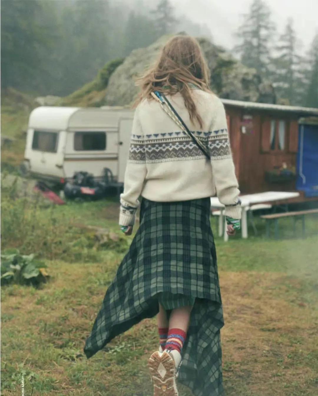 没想到!这3款“奶奶款毛衣”让姑娘们这么上头