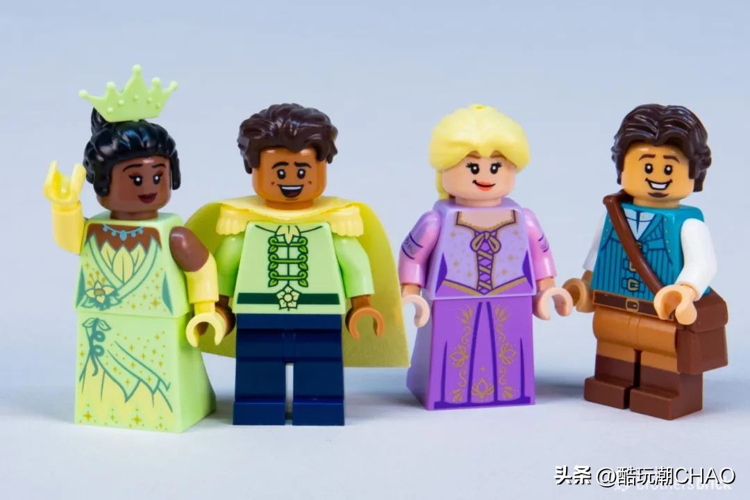 和迪士尼城堡一样高的乐高,和迪士尼乐园相似的城堡