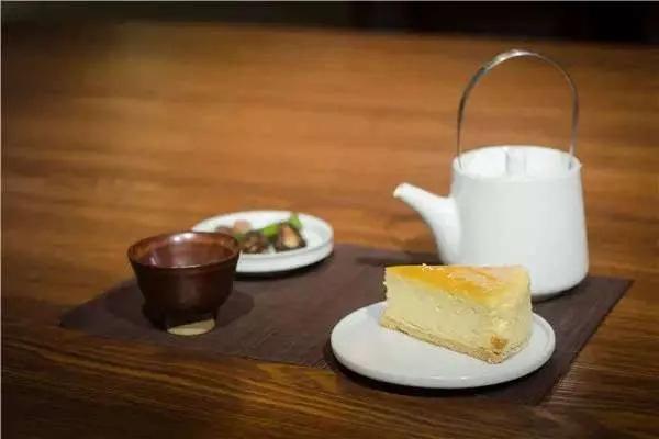 一书一茶一静谧一花一木一世界,一茶一书一静谧文案