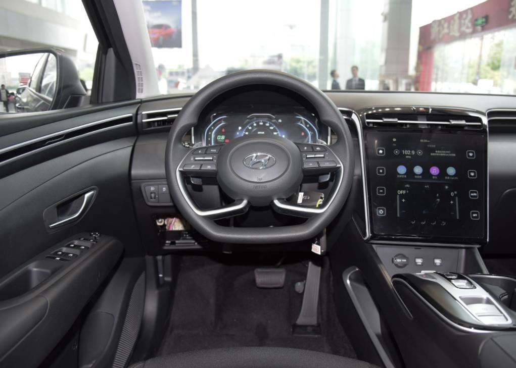 动力不足、销量一路下滑！北京现代第五代途胜L有哪些优缺点？