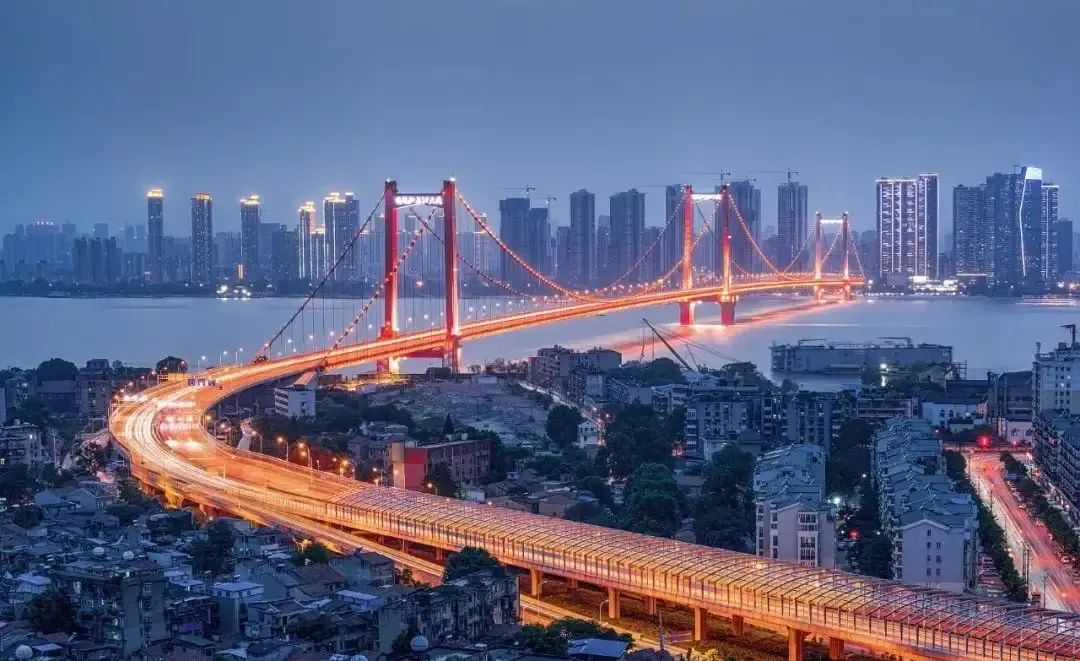 中国的长江大概有多深,比海还要深的长江究竟有多深