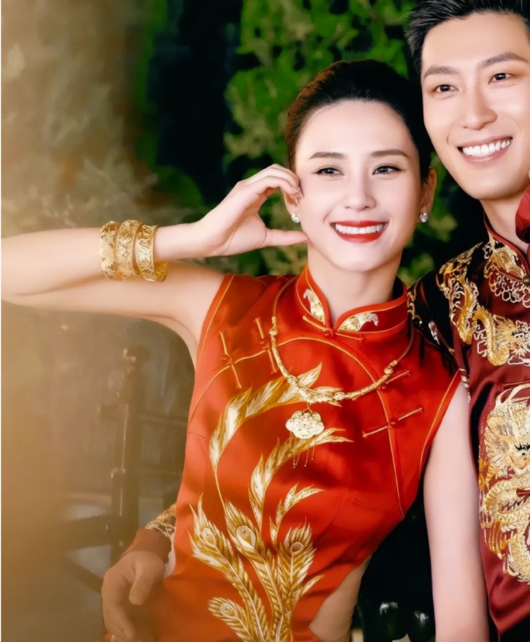 何超莲婚礼誓词：你无限包容我，我不温柔，期待足球队的到来