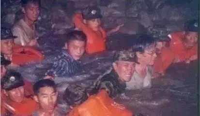 98抗洪爆破堤坝,98抗洪决堤口