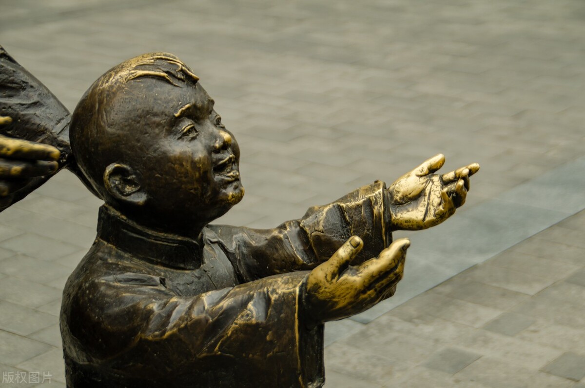 语言迟缓的孩子如何教育好,说话迟钝的孩子如何与他交流