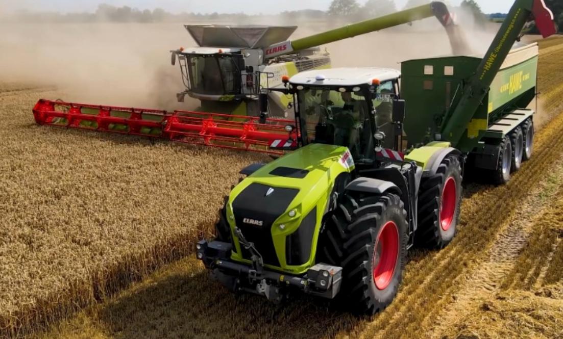 格拉斯大型联合收割机收割视频,大型克拉斯收割机工作视频