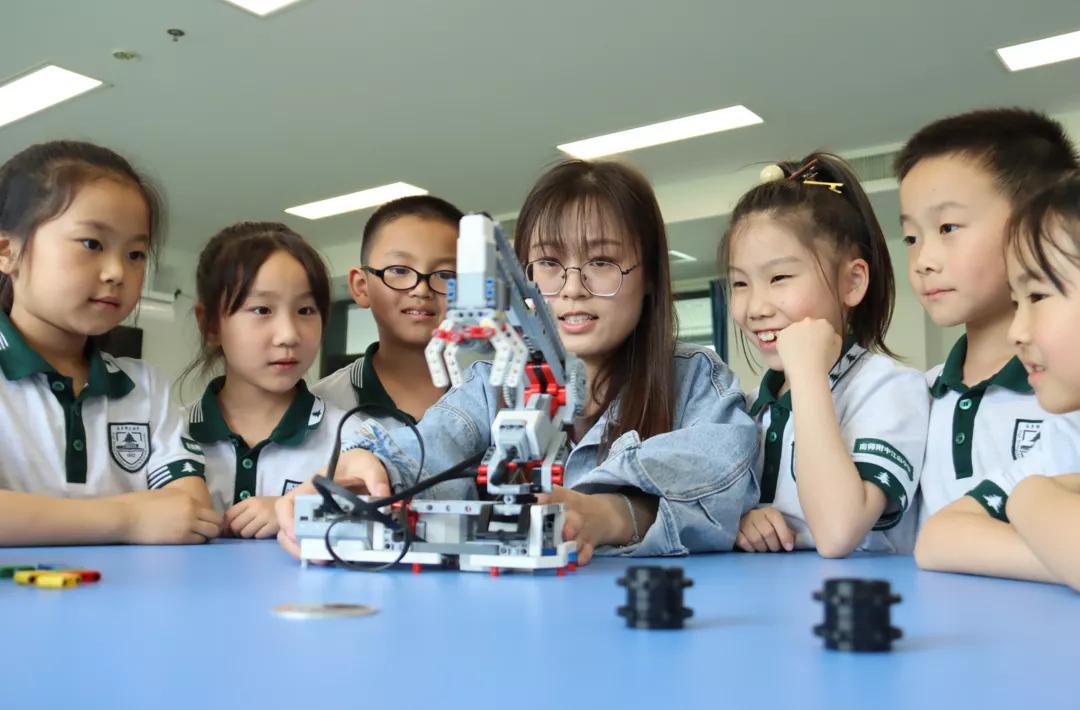 南京师范大学附属中学江山小学，一所拥抱儿童充满期待的新型学校