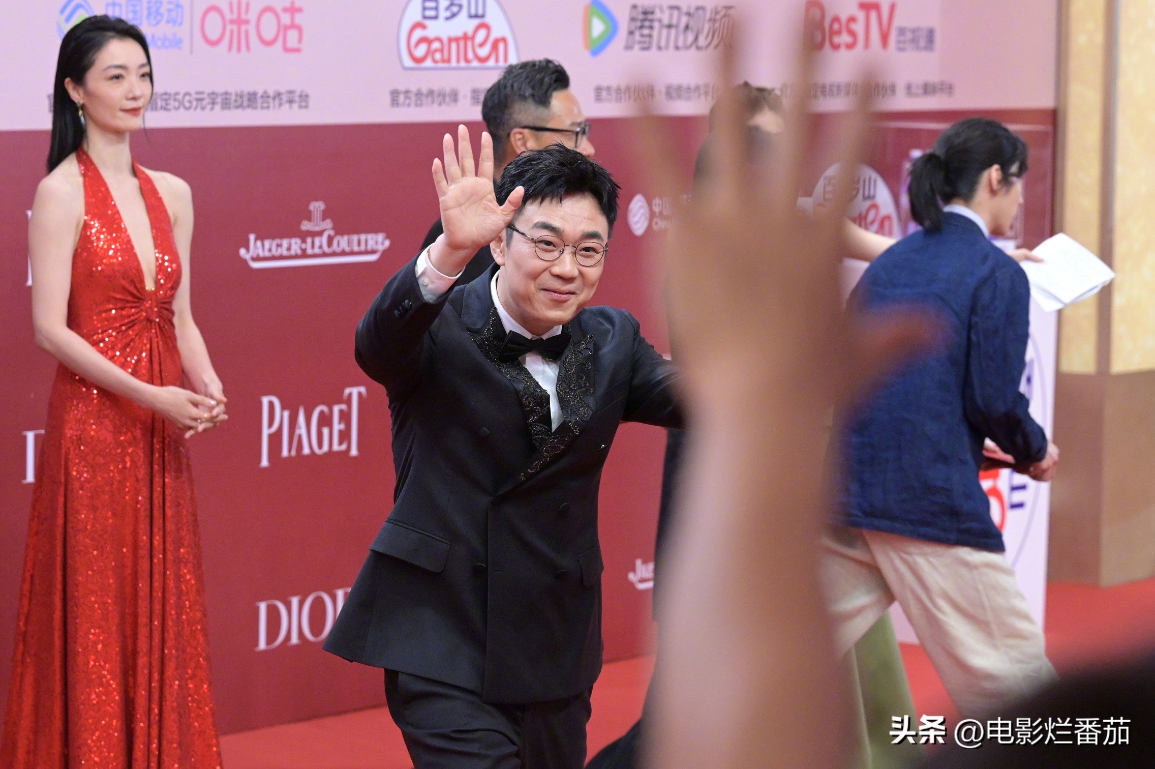 “草根”大鹏终获影帝，他身上的三个“未解之谜”，是时候解开了