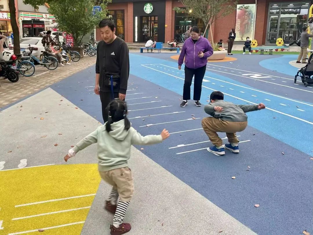 上海虹口区“口袋体育公园”铺上了高科技加持的运动地坪