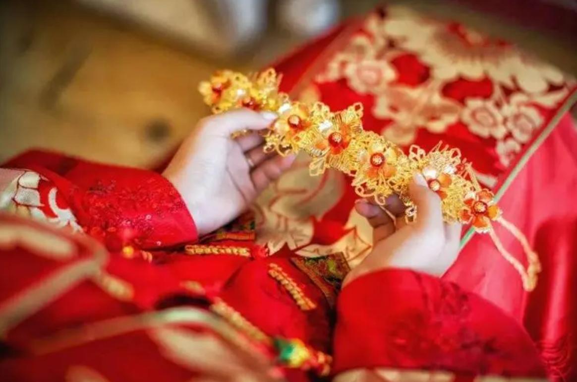 婚礼当天要戴三金是真的还是假的,结婚送三金的来历是什么