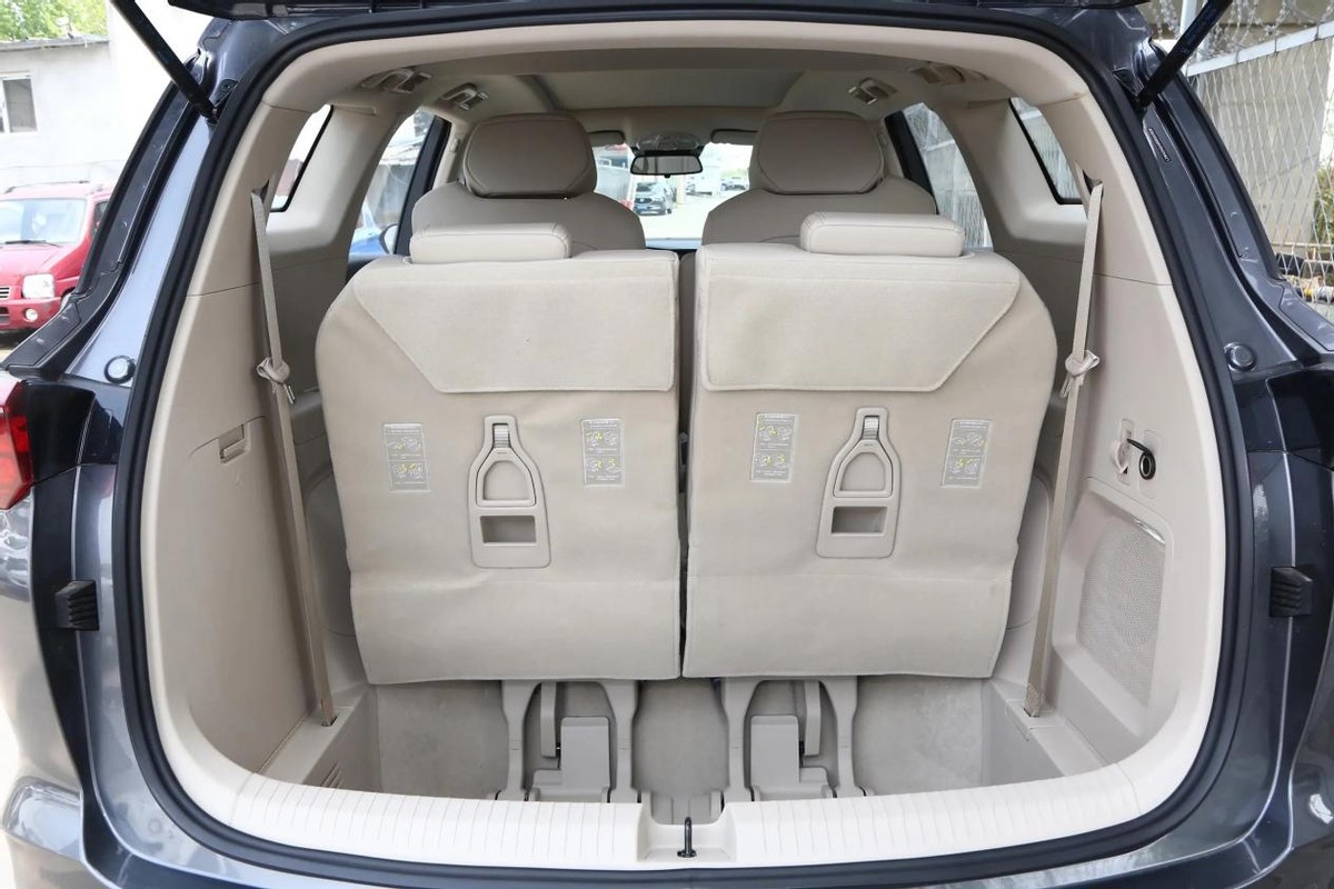 手握12万选家用车，要空间大，还要舒适，本田、五菱谁更懂国人？